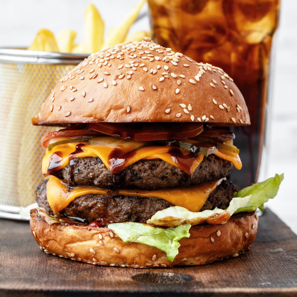 Featured image for “Acı Barbekü Soslu Hamburger”